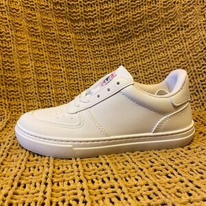 Cienta girls size 1 tennis shoe